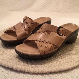 Clarks Light Tan Sandals